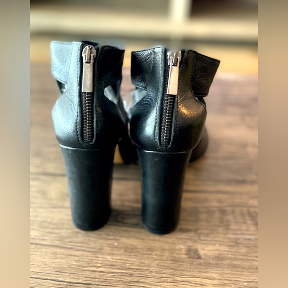 Black block heels - Picture 2 of 3